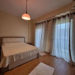 Family In Center Of Apartamento Tirana